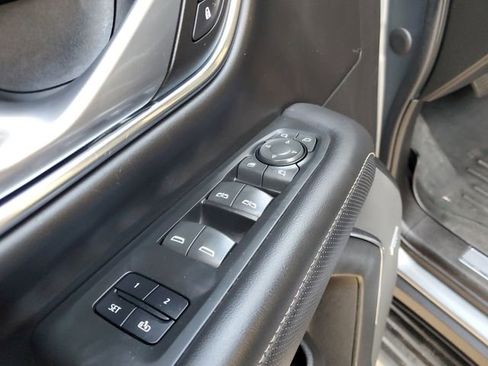 Used 2022 GMC Yukon SLT w/ SLT Luxury Package image 17