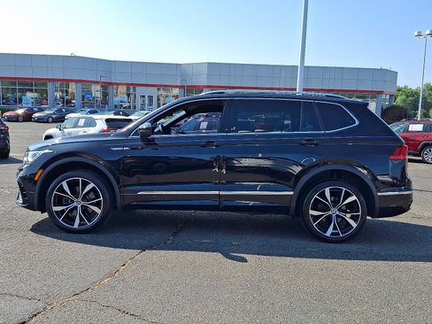 Used 2022 Volkswagen Tiguan SEL R-Line image 4