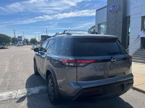 Used 2026 Nissan Pathfinder SV FWD image 6