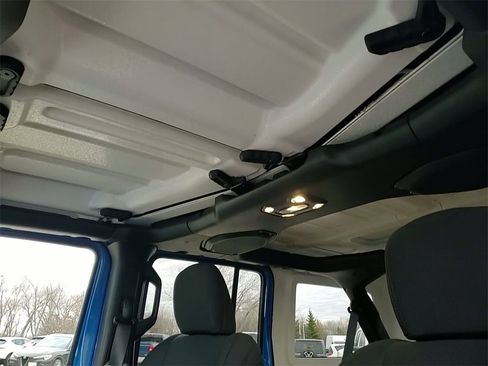 Used 2022 Jeep Wrangler Unlimited Sport image 21