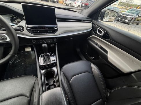 Used 2025 Jeep Compass Limited image 39