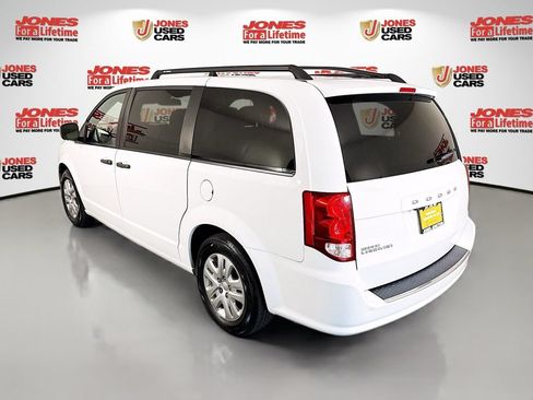 Used 2019 Dodge Grand Caravan SE w/ UConnect Hands-Free Group FWD image 2