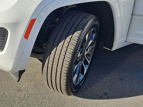 Used 2023 Jeep Grand Cherokee Overland w/ Luxury Tech Group IV image 37