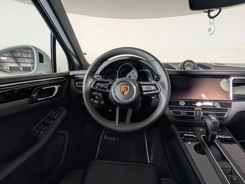 New 2026 Porsche Macan image 21