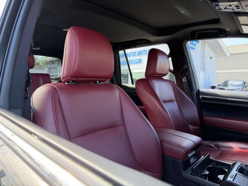 Used 2023 Lexus GX 460 Luxury w/ Sport Design Package AWD/4WD image 11