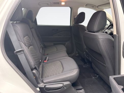 Used 2024 Nissan Pathfinder SV FWD image 17