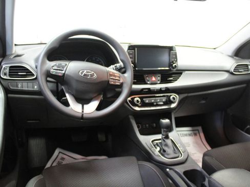 Used 2018 Hyundai Elantra GT FWD image 7