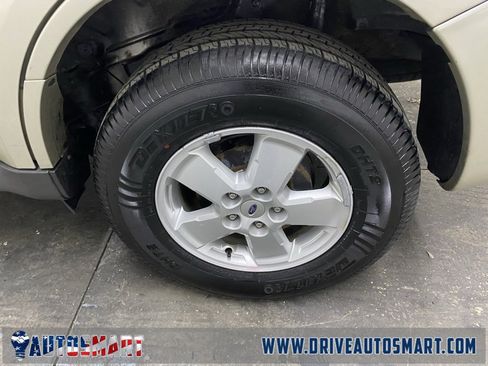 Used 2010 Ford Escape XLT image 25