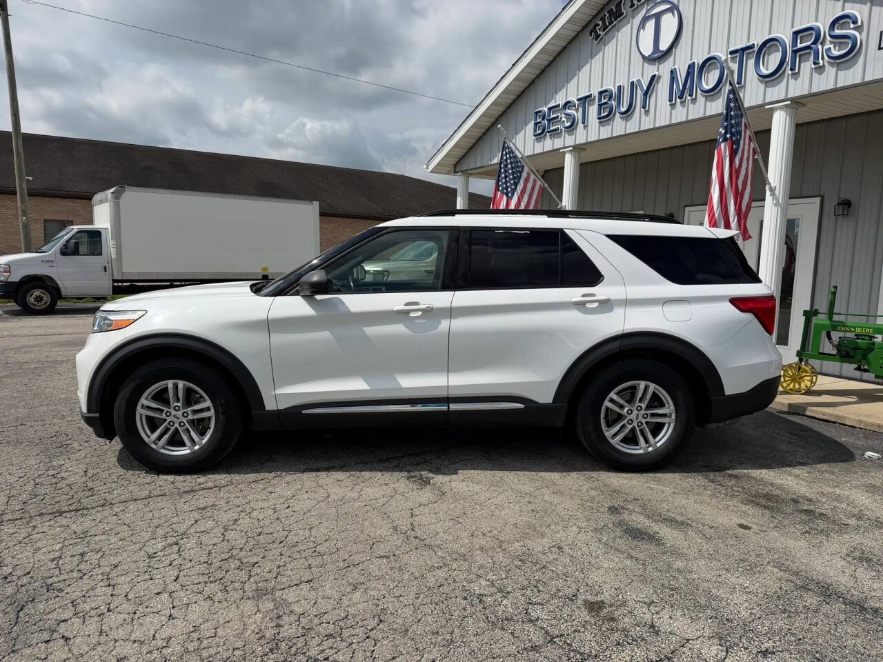 Used 2020 Ford Explorer XLT RWD image 2