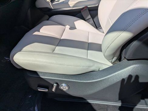 New 2025 Lincoln Navigator Reserve image 4