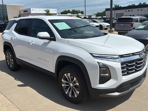 Used 2026 Chevrolet Equinox LT FWD image 1