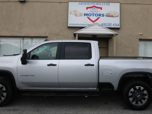 Used 2021 Chevrolet Silverado 2500 Custom w/ Custom Value Package AWD/4WD image 5