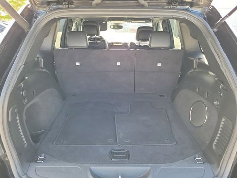 Used 2020 Jeep Grand Cherokee Laredo w/ Laredo X Package image 9