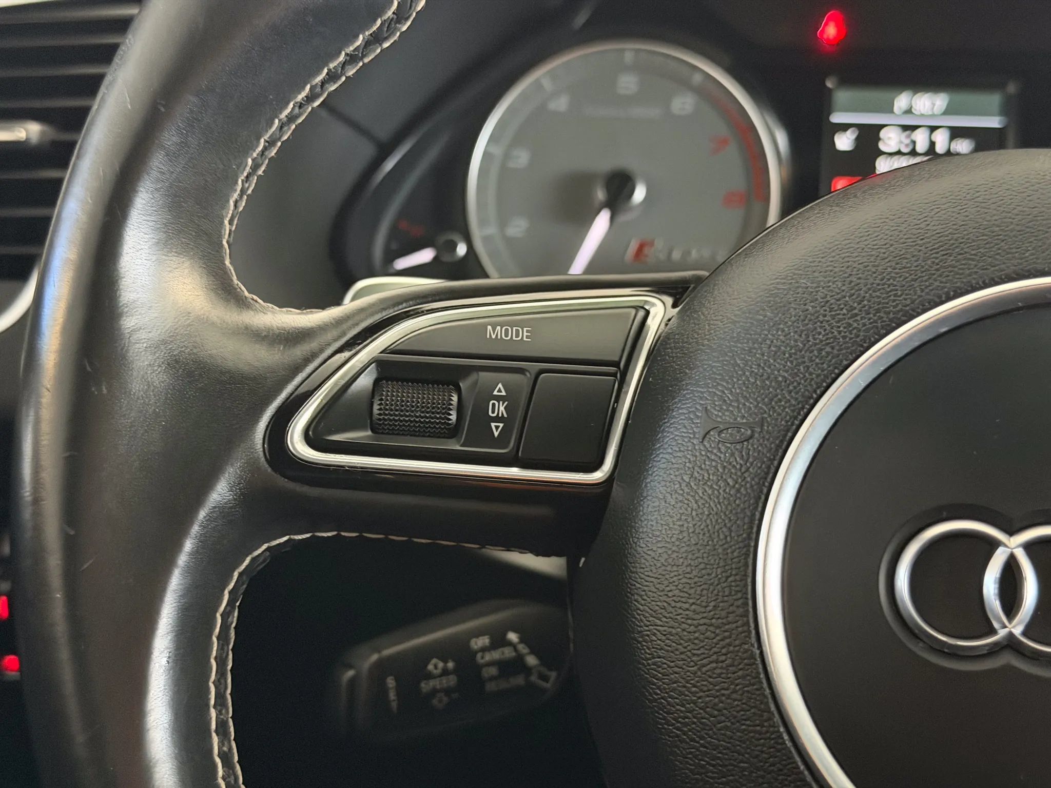 Used 2016 Audi SQ5 Prestige w/ Prestige Package AWD/4WD image 39