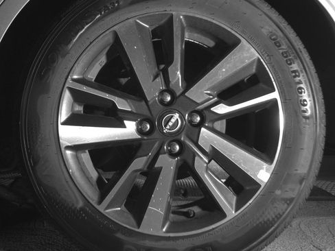 Used 2025 Nissan Versa SV image 14