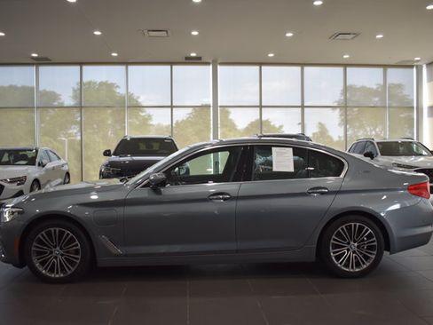Used 2018 BMW 530e xDrive AWD/4WD image 4