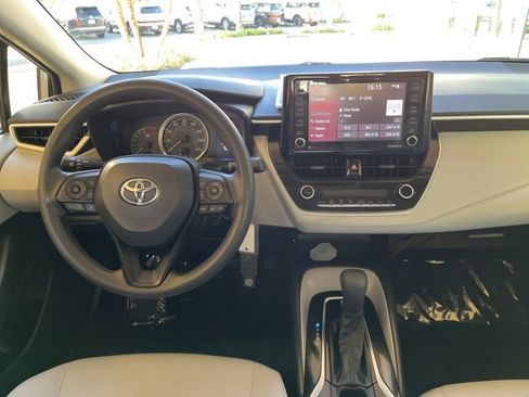 Used 2022 Toyota Corolla LE image 18
