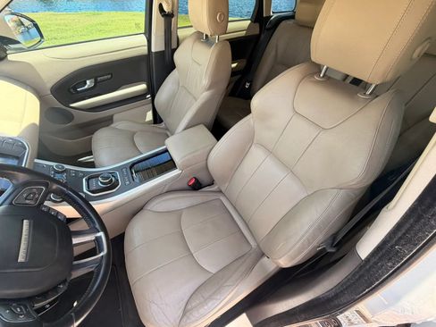 Used 2017 Land Rover Range Rover Evoque SE AWD/4WD image 10