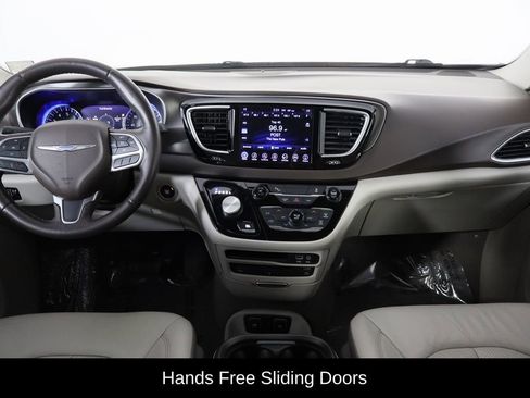 Used 2017 Chrysler Pacifica Touring-L Plus image 14