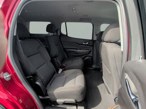 Used 2023 GMC Acadia SLE image 30