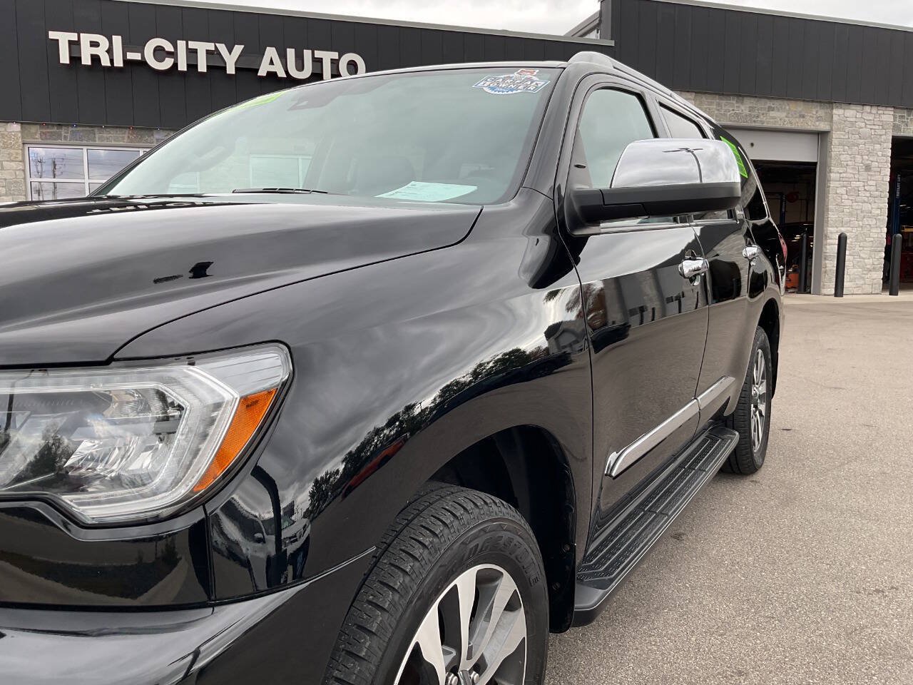 Used 2018 Toyota Sequoia Limited w/ Safety & Convenience Package AWD/4WD image 2