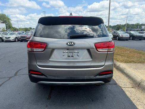 Used 2018 Kia Sorento EX FWD image 6