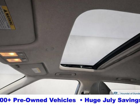Used 2025 Hyundai Venue SEL FWD image 14