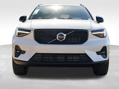 New 2026 Volvo XC40 B5 Ultra w/ Climate Package