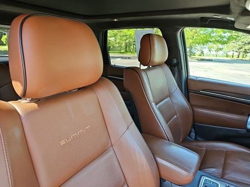 Used 2017 Jeep Grand Cherokee Summit AWD/4WD image 11