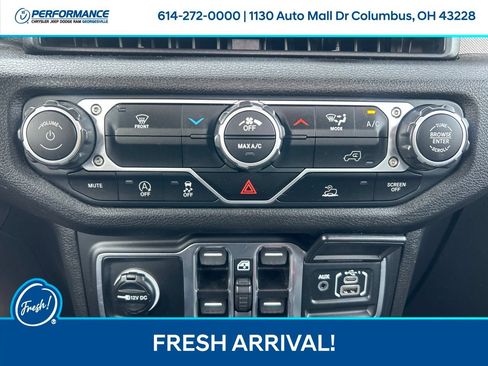 Used 2025 Jeep Gladiator Sport AWD/4WD image 24