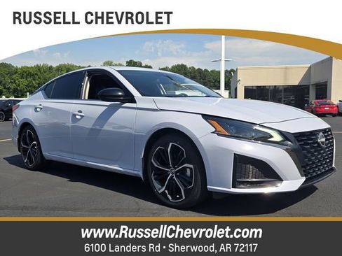 Used 2024 Nissan Altima 2.5 SR w/ SR Premium Package FWD image 1