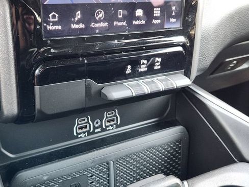 Used 2025 RAM 1500 Big Horn AWD/4WD image 18