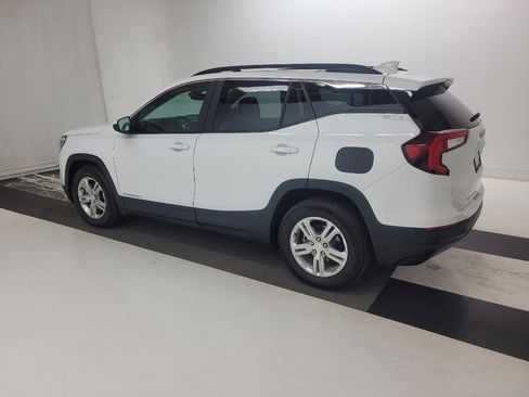 Used 2022 GMC Terrain SLE w/ Driver Convenience Package FWD image 3