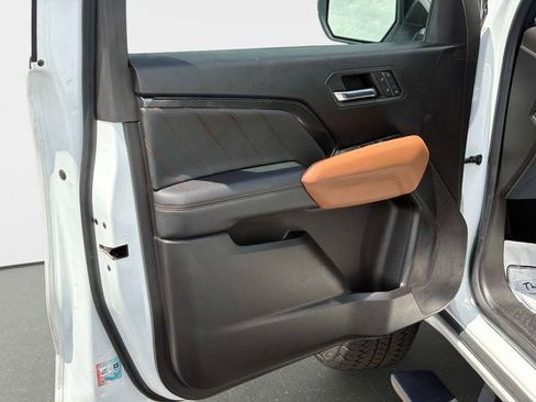 Used 2023 GMC Canyon AT4 w/ LPO, Sports Bar Package image 17