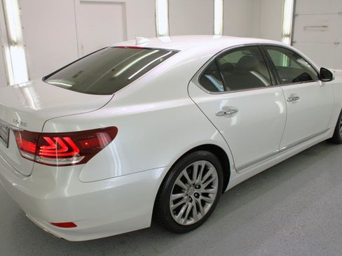 Used 2017 Lexus LS 460 w/ Comfort Package RWD image 10