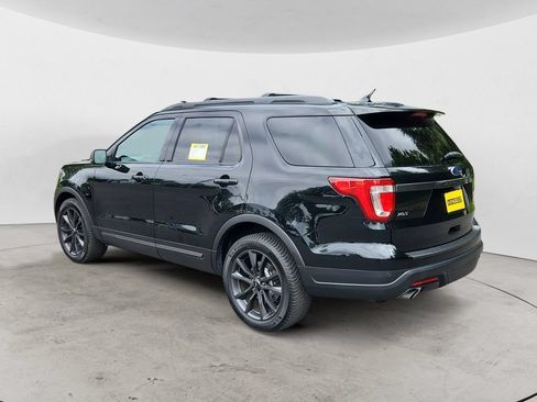 Used 2018 Ford Explorer XLT w/ Equipment Group 202A AWD/4WD image 7