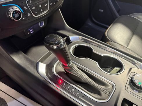 Used 2020 Chevrolet Traverse LT w/ LT Premium Package image 21