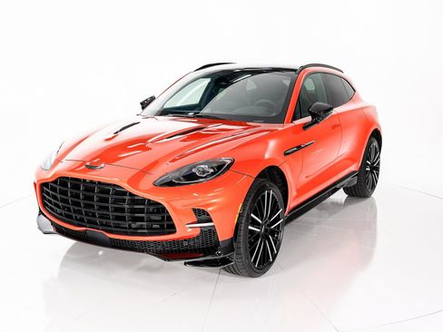 New 2025 Aston Martin DBX 707 image 1