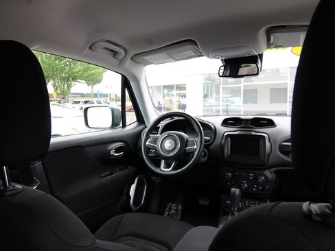 Used 2021 Jeep Renegade Latitude w/ Convenience Group image 23