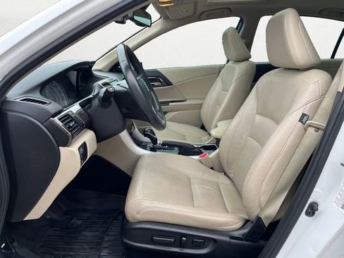 Used 2016 Honda Accord Touring image 10