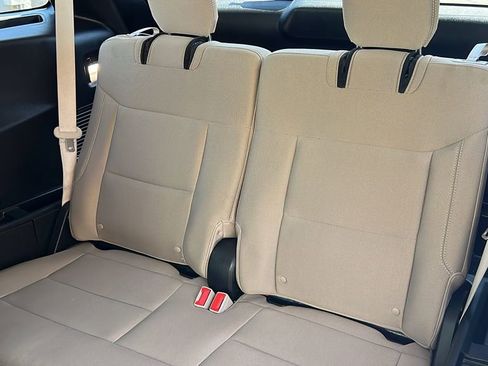 Certified 2023 Ford Explorer XLT RWD image 9