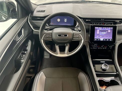 New 2025 Jeep Grand Cherokee L Laredo image 19