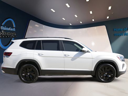 Certified 2026 Volkswagen Atlas SE FWD image 4