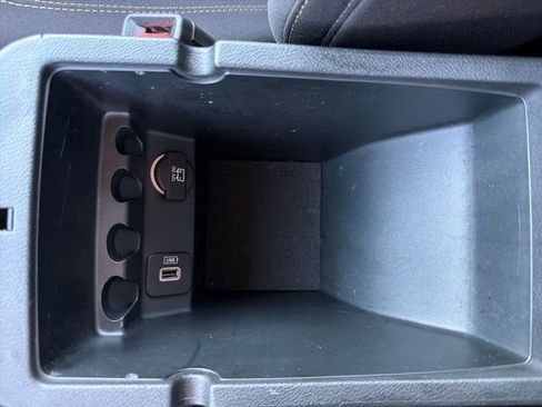 Used 2016 Jeep Cherokee Sport image 25