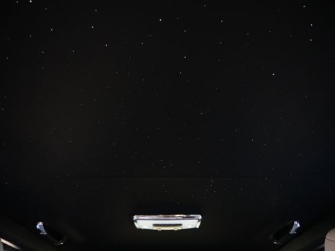 Used 2023 Rolls-Royce Cullinan w/ Cullinan Package image 19