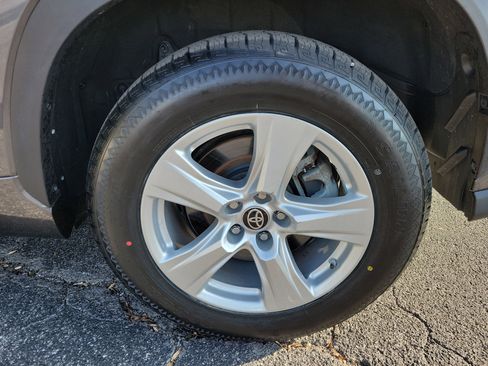 Used 2022 Toyota Highlander LE image 31