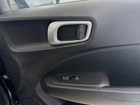 Used 2022 Hyundai Venue SE image 29