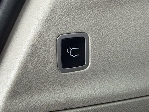 Certified 2022 Chrysler Voyager LX image 36