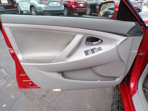 Used 2011 Toyota Camry LE image 14