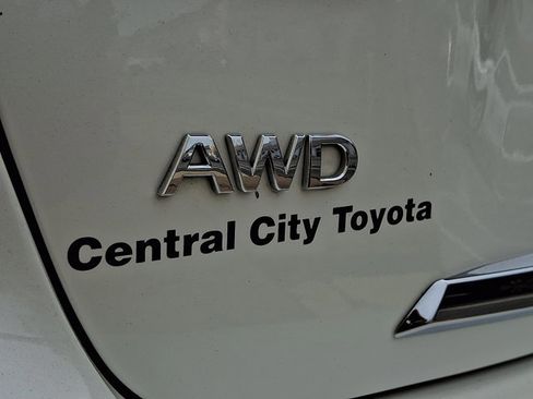 Used 2017 INFINITI Q50 Signature Edition w/ All Weather Package (L93) image 32